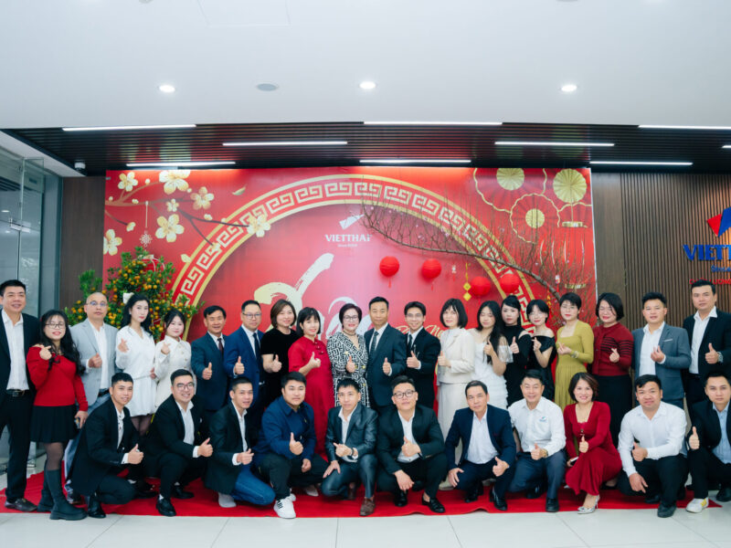 year-end-party-2025-viet-thai-cung-nhau-tien-buoc